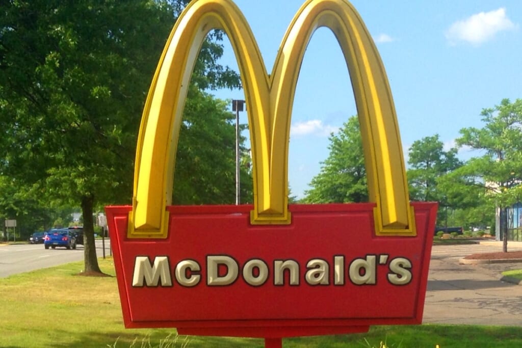 【動画】マクドナルドでカードの支払いを拒否されるも引き落とされていた客 NewSphere